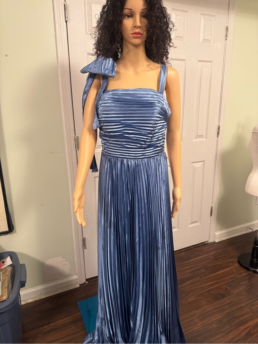 Elegant Blue Pleated One-Shoulder Evening Dress